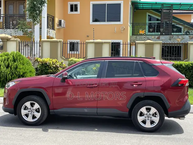 2021 Toyota RAV4 XLE SUV - 1