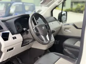 Toyota HiAce 2023