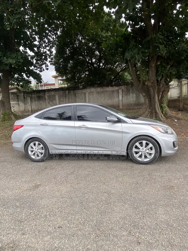 Hyundai Accent SE Sedan 2016 Silver - 1