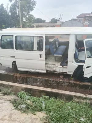 Nissan Caravan (Urvan) 2004 - White