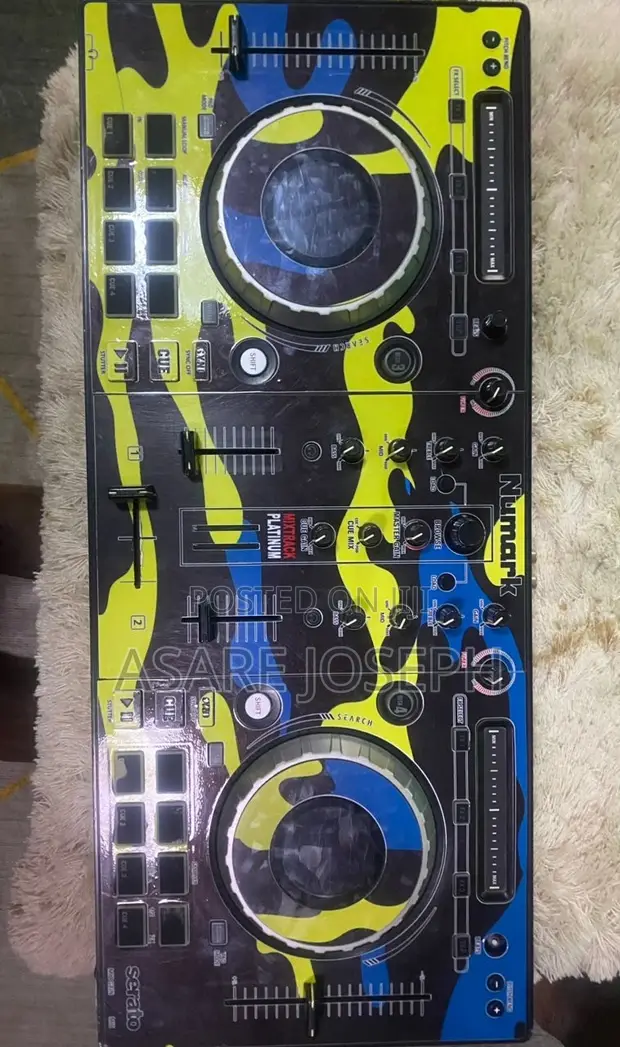 Numark Mixtrack Platinum DJ Controller - 1