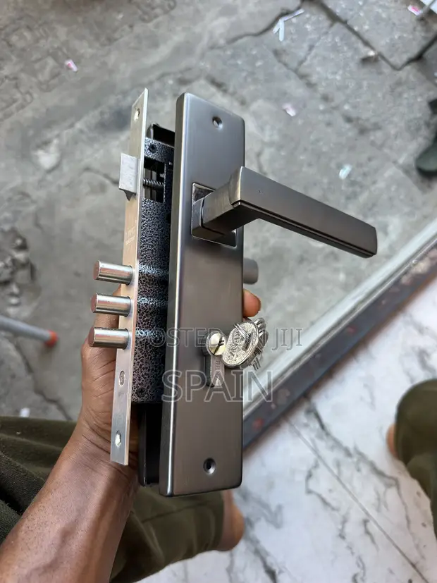 Heavy Duty Door Lock with Cylinder - 1