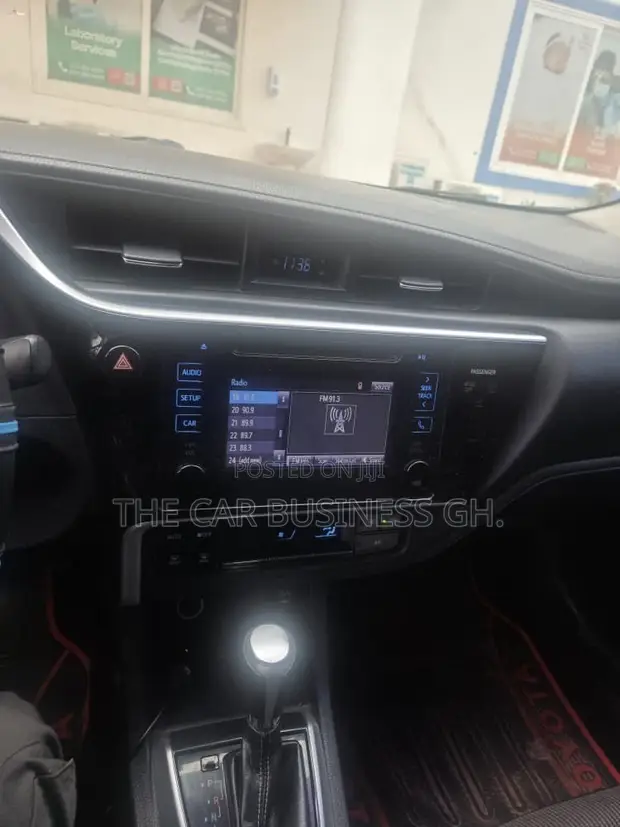 2017 Toyota Corolla SE Sedan - 1