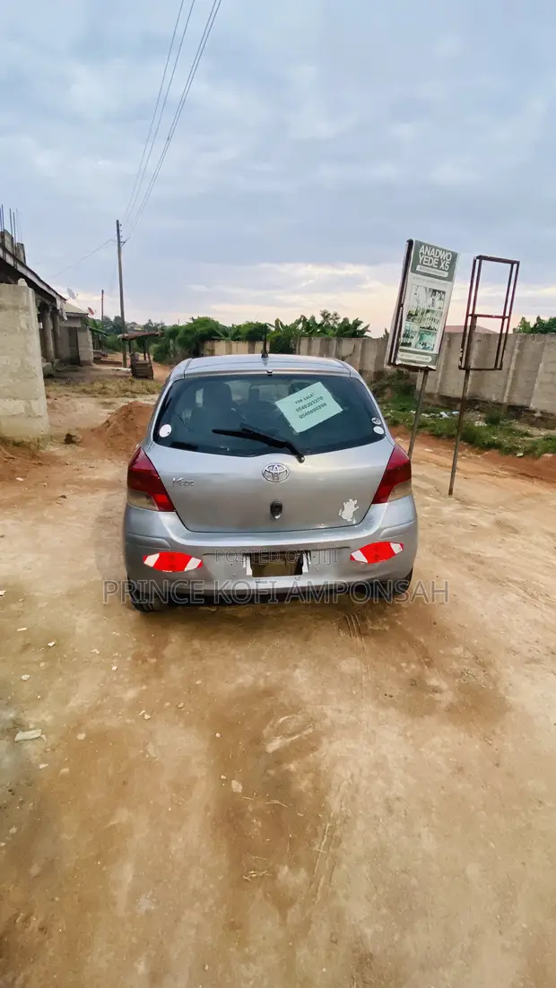 Toyota Vitz 1.0 FWD 5dr 2010 Gray - 1