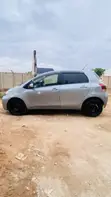 Toyota Vitz 1.0 FWD 5dr 2010 Gray - 4