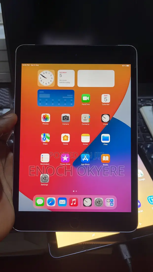 Apple iPad mini 4 128GB Silver - 1