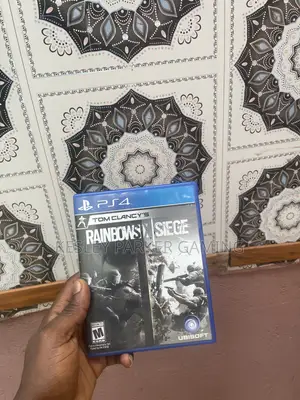 PS4 Game Disc Bundle: Rainbow Six Siege