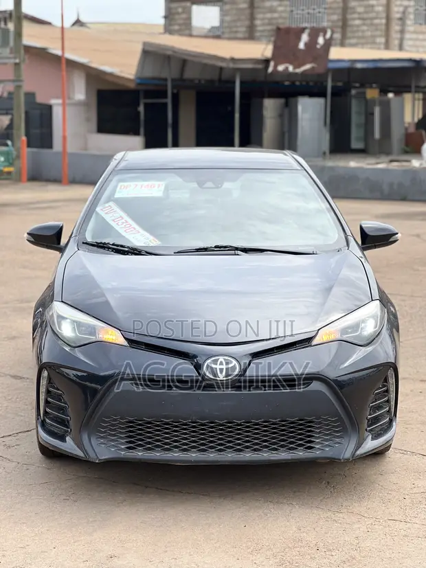 2017 Toyota Corolla SE Sedan - 1