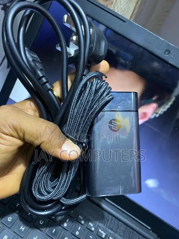 HP 65W Type-C Charger - 1