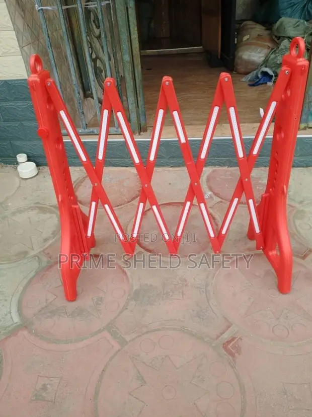 Expandable Safety Barrier - Retractable Crowd Control - 1