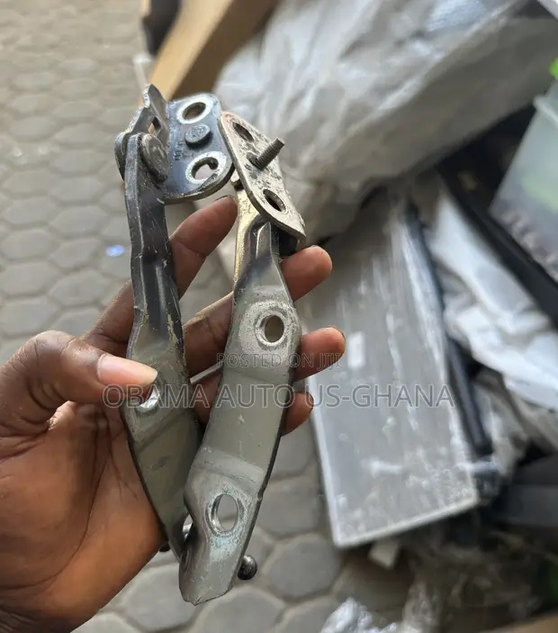 Honda CR-V Boot Hinges (2023-2025) - 1
