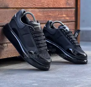 Alexander McQueen Low-Top Sneaker - Black