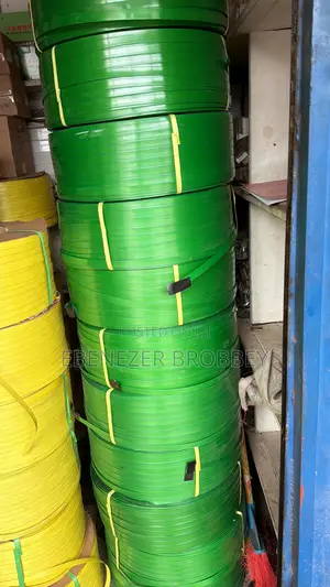 Plastic Strapping for Securing Boxes
