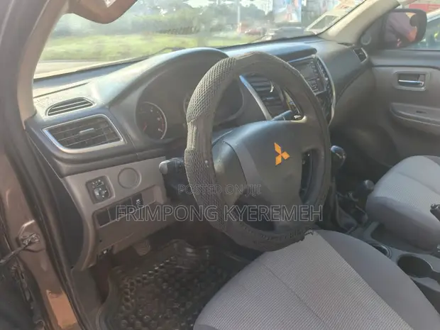 Mitsubishi L200 2016 White - 1