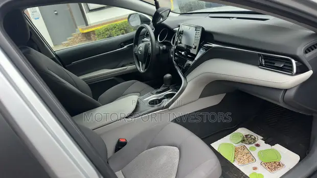 Toyota Camry LE 2023 Silver - 1