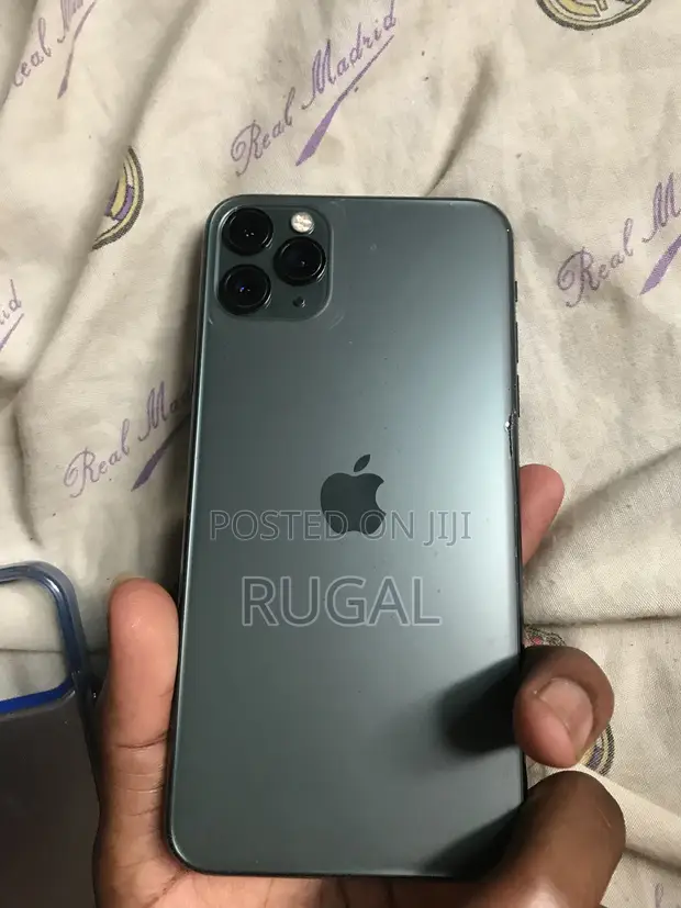 Apple iPhone 11 Pro Max 64GB Black - 1