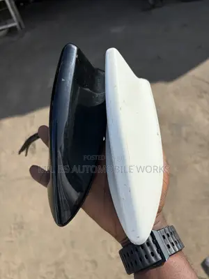 Honda CR-V OEM Shark Antenna & Tracker (2017-2022)