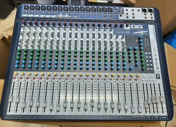 Soundcraft Signature 22 Analog Audio Mixer - 1