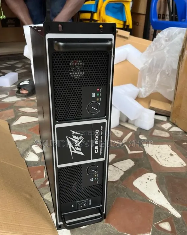 Peavey CS 8000 Professional Power Amplifier - 1