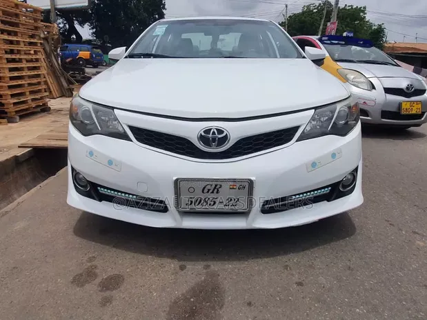 2013 Toyota Camry SE Sedan - 1