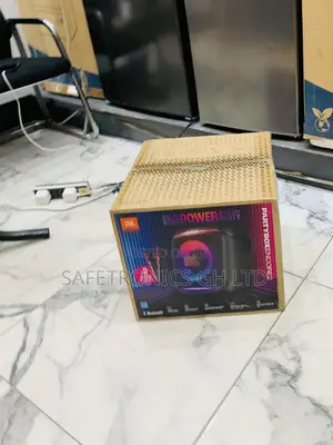 JBL PartyBox Encore Essential with 2 Microphones