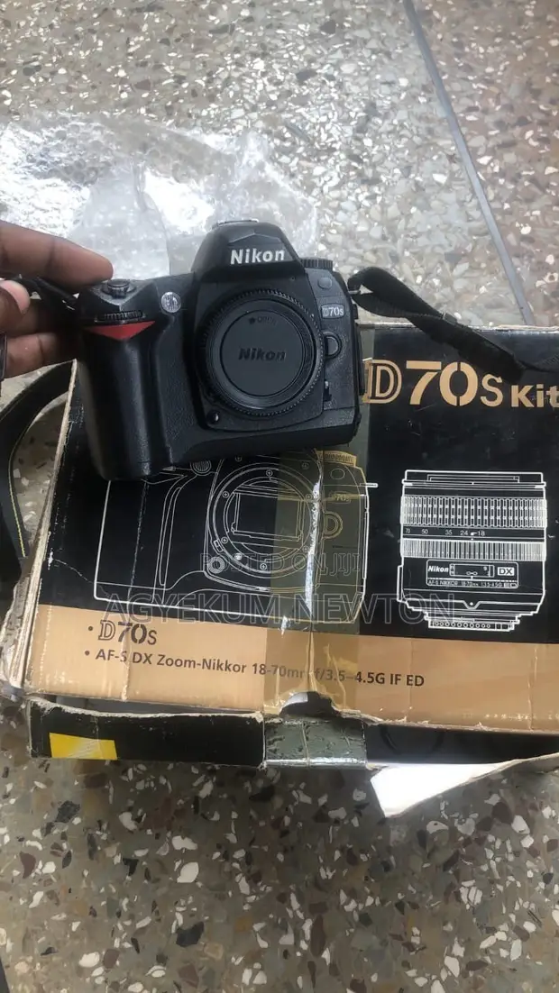 Nikon D70s DSLR Camera Body Only - 1