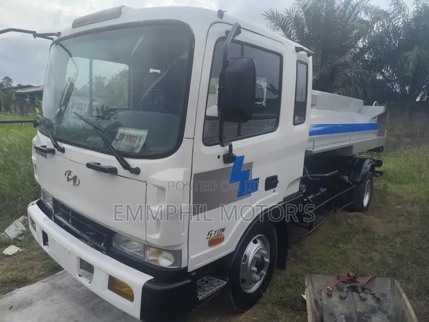 Hyundai Gold Water Tanker (2004) - 1