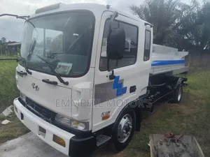Hyundai Gold Water Tanker (2004)