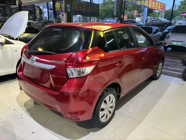 Toyota Yaris 2016 Red - 1