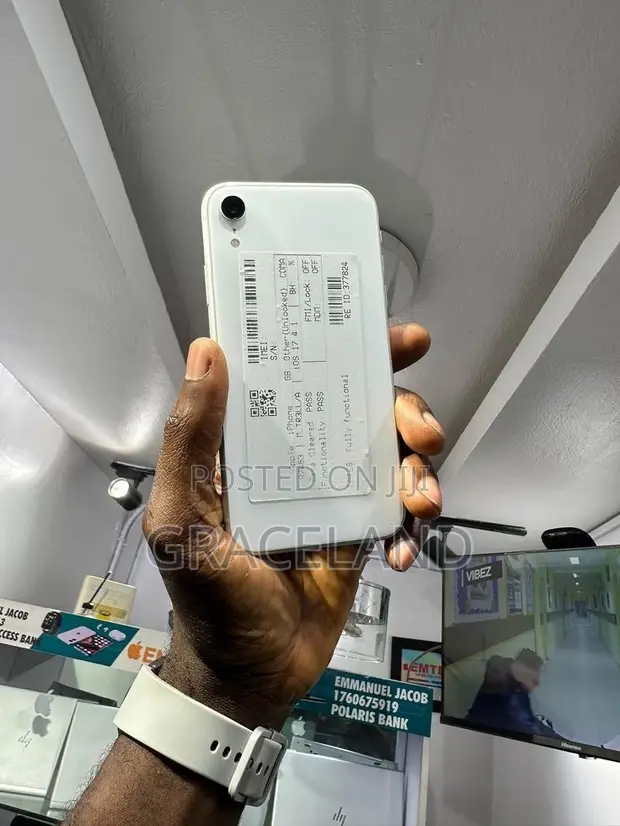 Apple iPhone XR 128GB White - 1