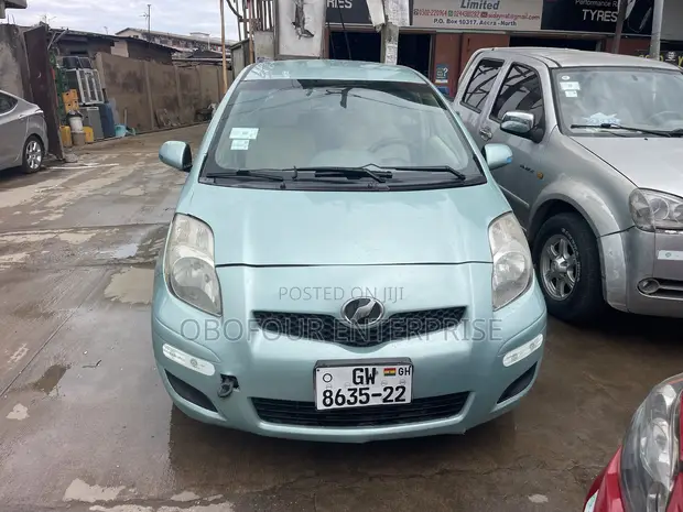Toyota Vitz 1.3 FWD 5dr 2010 Green - 1