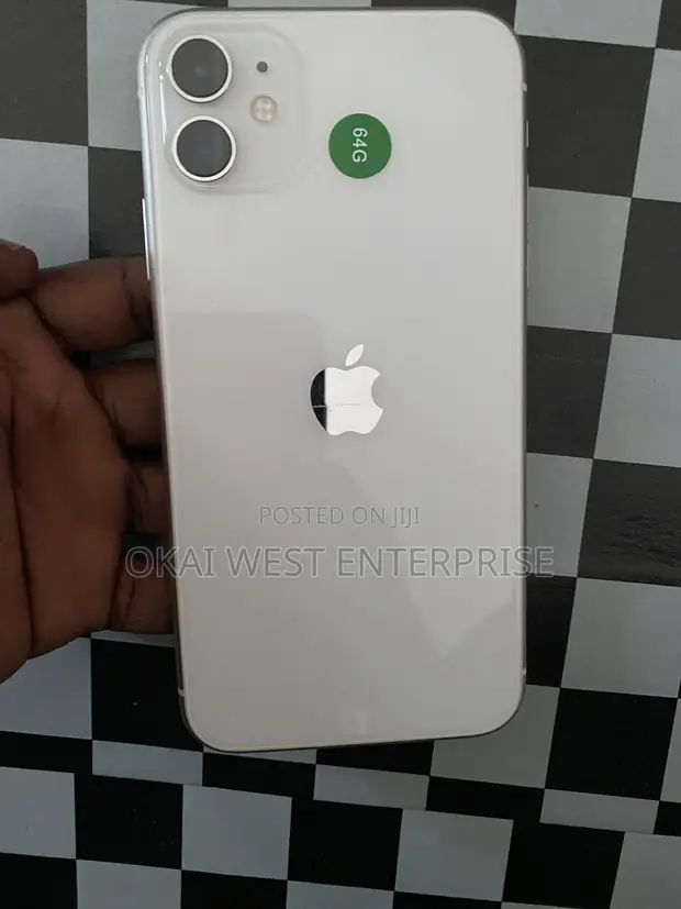 Apple iPhone 11 64GB White - 1