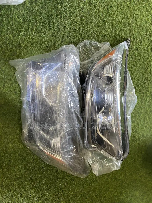 Honda CR-V 2017-2022 Headlight Pair (Brand New) - 1