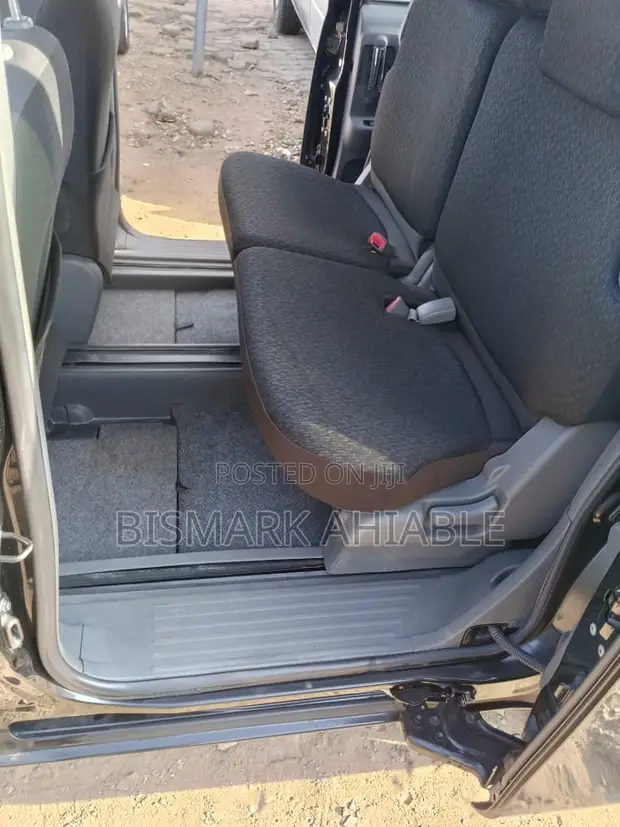 Toyota Sienta 1.5 FWD Minivan 2013 Black - 1