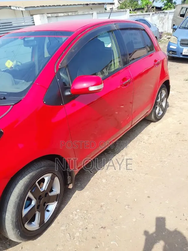 Toyota Vitz 1.0 FWD 3dr 2009 Red - 1