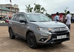 Mitsubishi Outlander 7-Seater for Rent