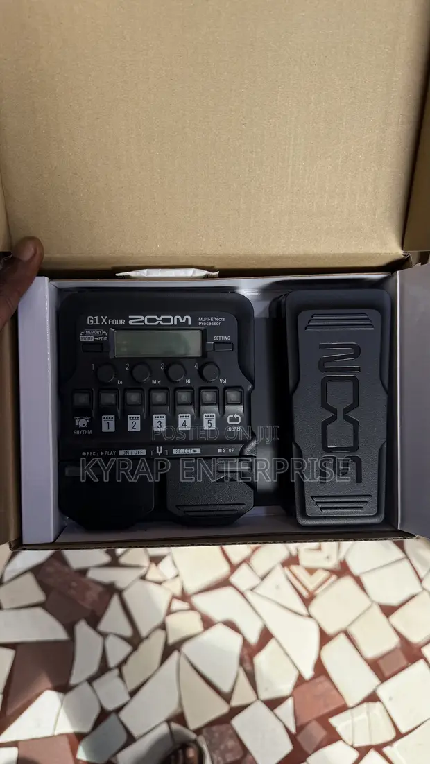 Zoom G1 Four Guitar Multi-Effects Pedal - 1