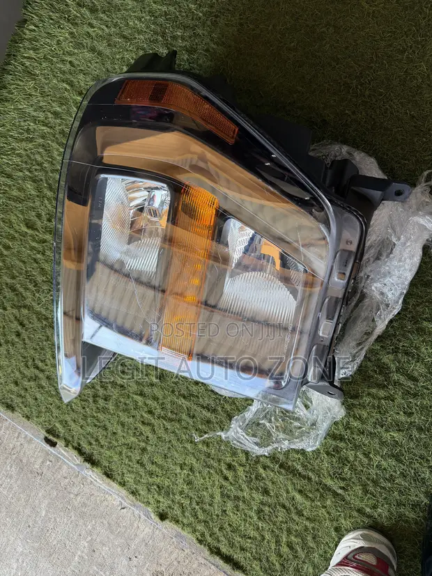Ford F-150 Headlight (2022-2025) - 1