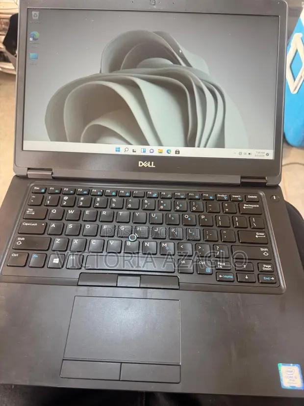 Dell Latitude 5490 Laptop - 1