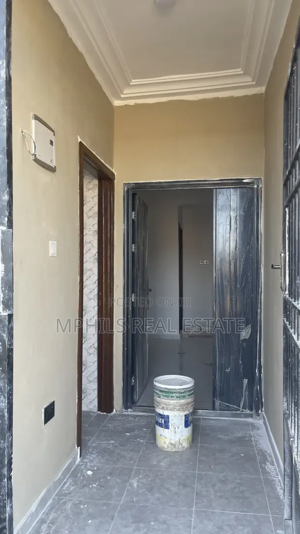 1 Bedroom Block of Flats for Rent in Mphils, CP - 1