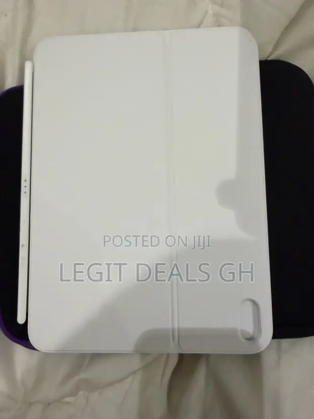 Apple Magic Keyboard Folio for iPad - 1