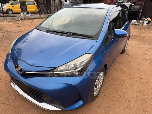 Toyota Vitz 1.3 FWD 5dr 2014 Blue - 1