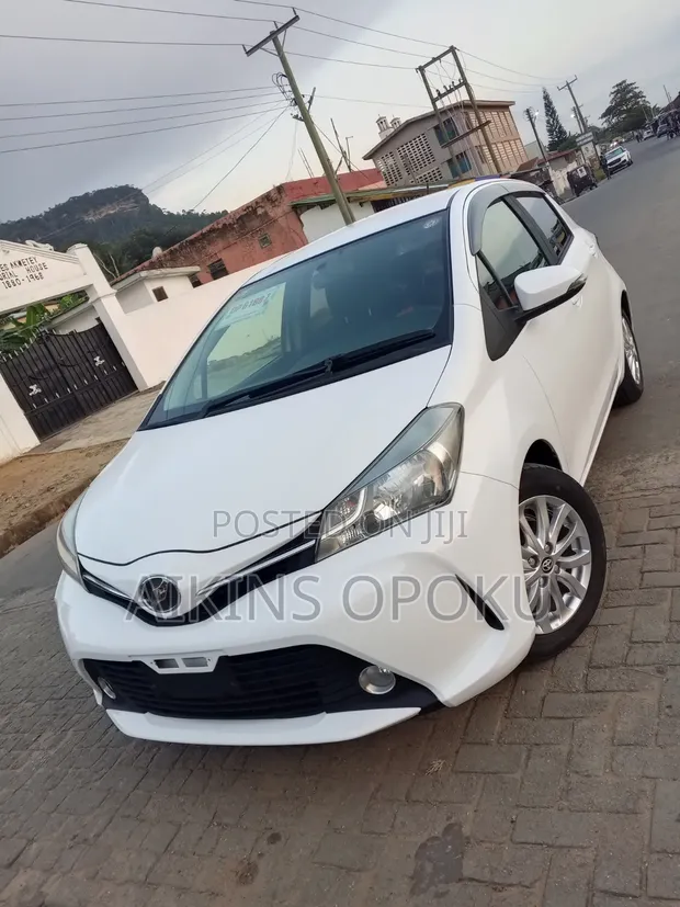 Toyota Vitz 1.3 FWD 5dr 2015 White - 1