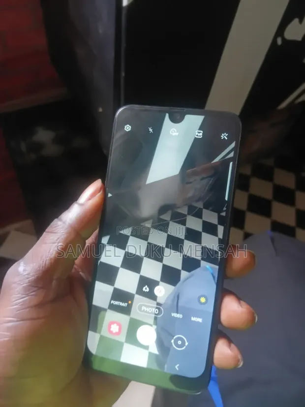 Samsung Galaxy A40 64GB Black - 1