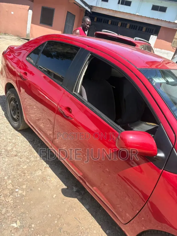 Toyota Yaris 1.5 Automatic 2009 Red - 1
