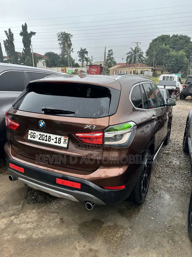 BMW X1 xDrive28i AWD 2017 Brown - 1