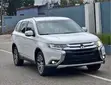 Mitsubishi Outlander 2017 SE White - 3