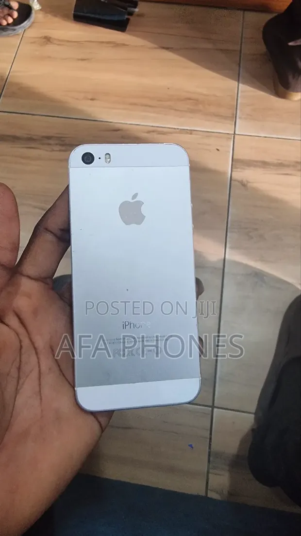 Apple iPhone 5s 16GB Silver - 1