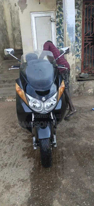 Suzuki Burgman 400 Scooter (2007)