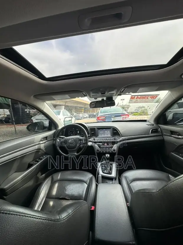 Hyundai Elantra Limited 2018 White - 1